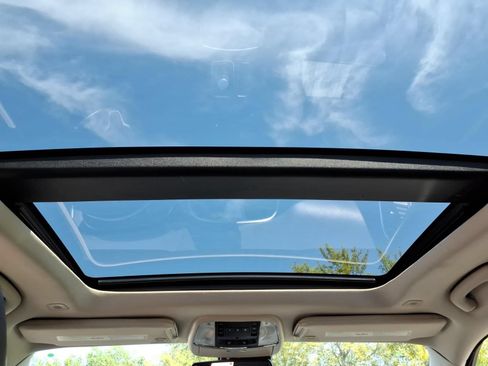Used 2018 Chrysler 300 Limited w/ Safetytec Plus Group AWD/4WD image 17