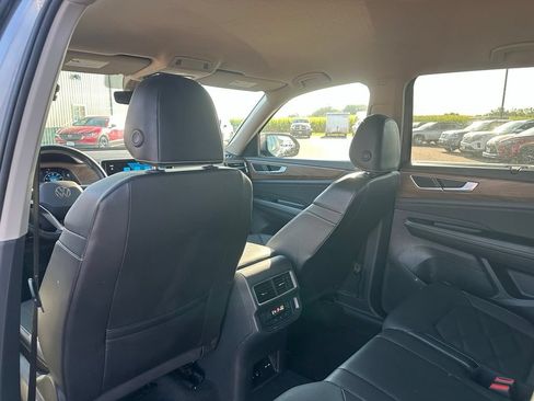 Used 2025 Volkswagen Atlas SE AWD/4WD image 22