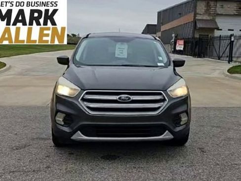 Used 2017 Ford Escape SE FWD image 3