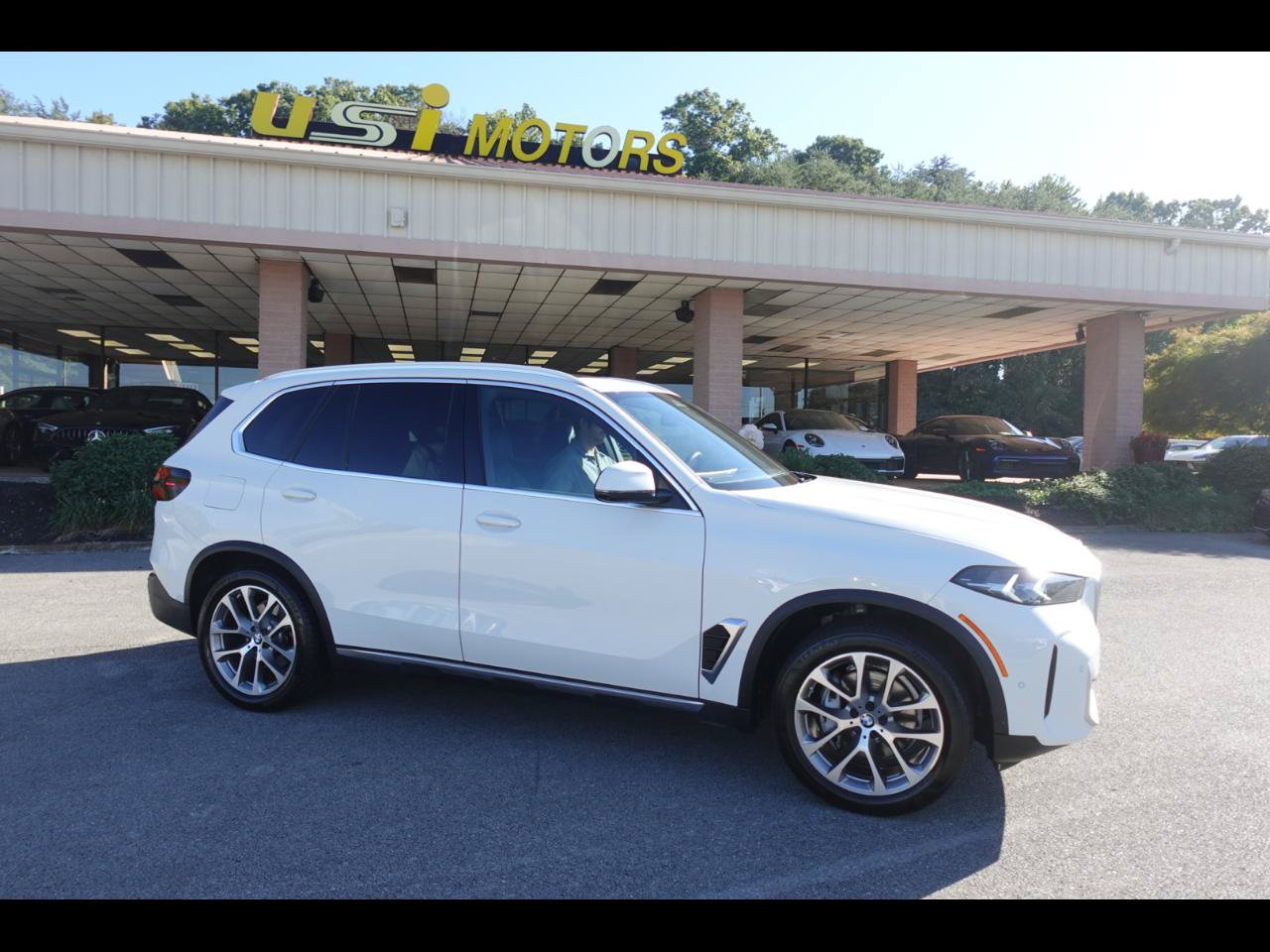Used 2024 BMW X5 xDrive40i w/ Parking Assistance Package AWD/4WD image 1