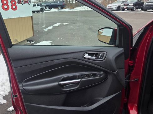 Used 2016 Ford Escape SE w/ Equipment Group 201A image 9