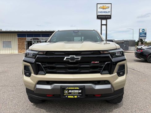 Used 2024 Chevrolet Colorado Z71 w/ Z71 Convenience Package 2 AWD/4WD image 11