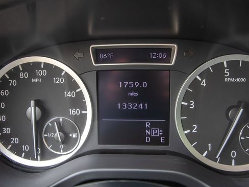 Used 2017 INFINITI QX30 w/ Cargo Package image 16