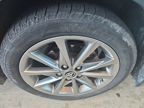Used 2016 Toyota Prius V Five FWD image 19