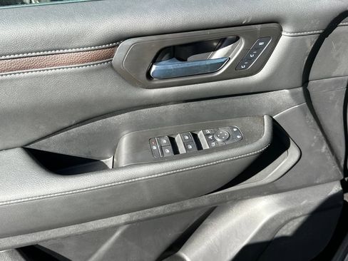 New 2025 Nissan Armada SL w/ Captain's Chari Seat Package image 10