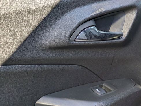 Used 2025 Chevrolet Trax LS image 25