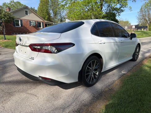 Used 2021 Toyota Camry XLE image 6