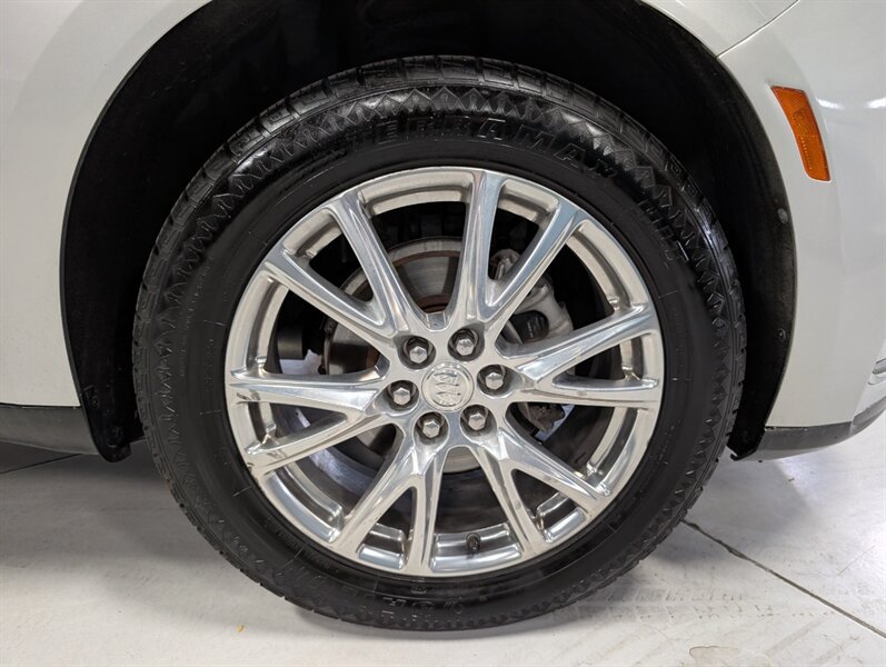 Used 2022 Buick Enclave Premium AWD/4WD image 12