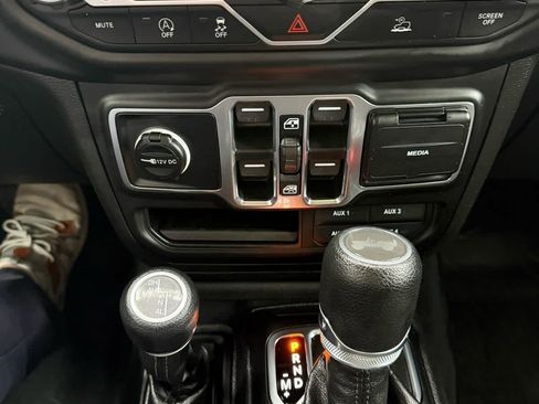 Used 2023 Jeep Wrangler Sport S image 18