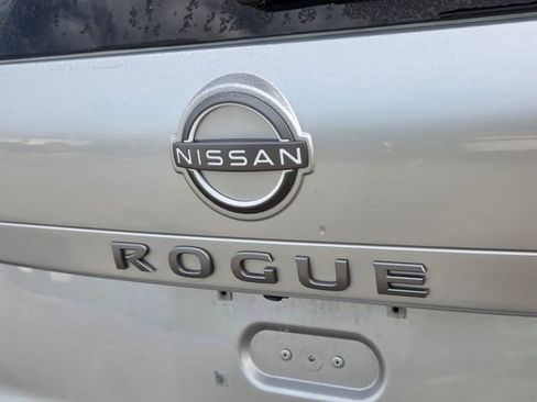 Used 2024 Nissan Rogue SV image 10
