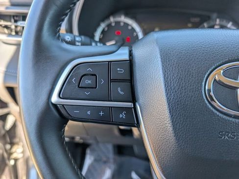 Used 2024 Toyota Highlander LE image 23