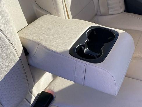 Used 2020 Mercedes-Benz GLE 350 4MATIC w/ Premium Package image 27