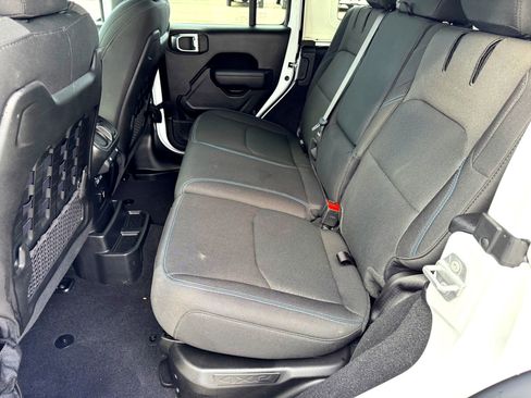 Used 2022 Jeep Wrangler Unlimited Rubicon 4xe image 21