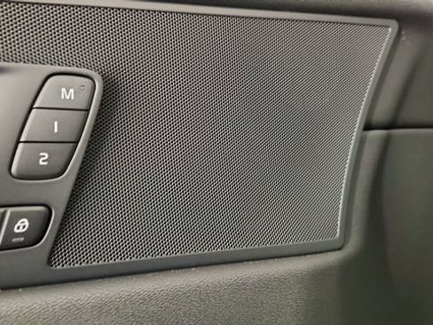 Used 2027 Volvo XC60 B5 Core AWD/4WD image 11