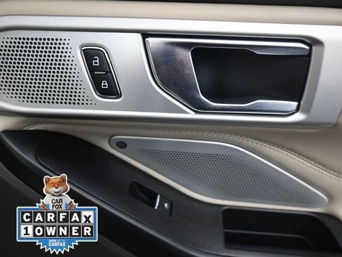Used 2020 Ford Explorer Platinum w/ Premium Technology Package image 18