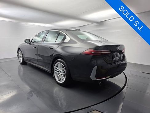 Certified 2024 BMW 530i w/ Premium Package RWD image 6