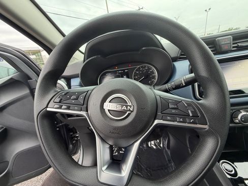 Used 2025 Nissan Versa SV FWD image 25