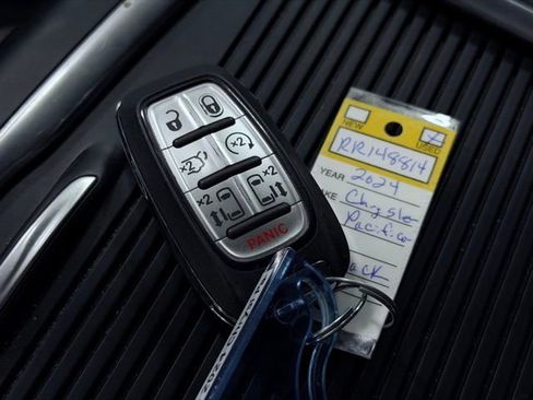 Used 2024 Chrysler Pacifica Touring-L FWD image 42