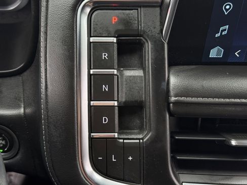 Used 2023 Chevrolet Tahoe Z71 w/ Luxury Package AWD/4WD image 19
