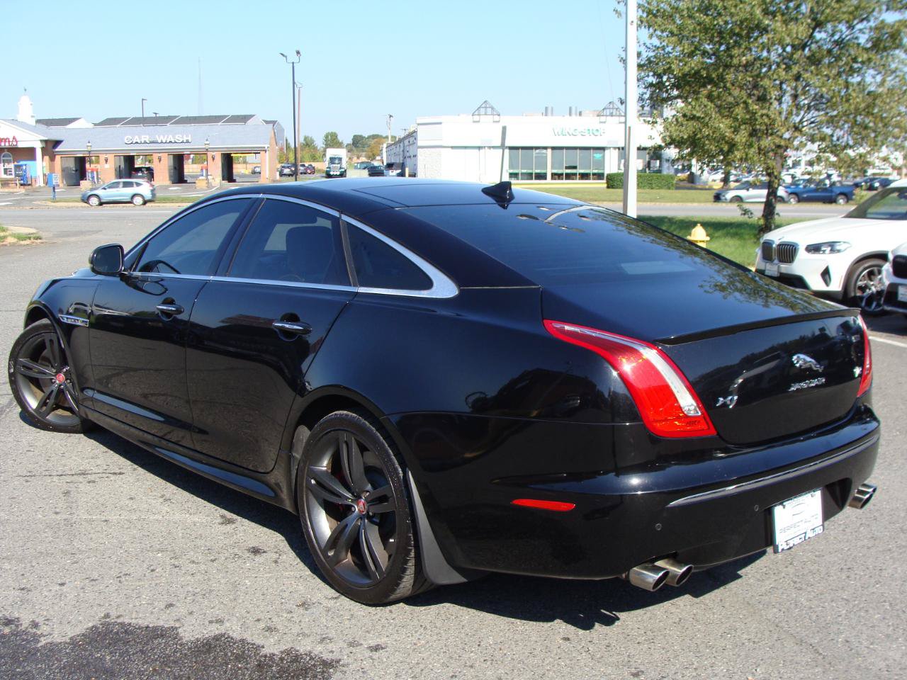 Used 2014 Jaguar XJ R RWD image 4