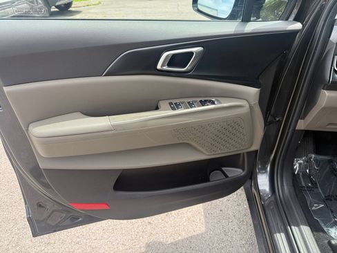 Used 2026 Kia Carnival FWD image 15