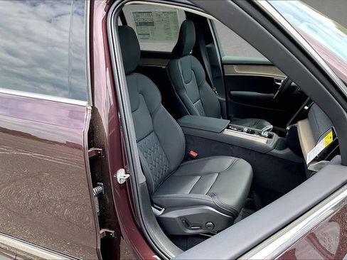 New 2026 Volvo XC90 B6 Plus w/ Protection Package Premier AWD/4WD image 11