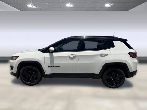 Used 2018 Jeep Compass Latitude FWD image 2