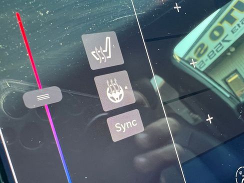 Used 2025 Chrysler Pacifica Select image 45