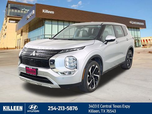 Used 2024 Mitsubishi Outlander SE FWD image 3