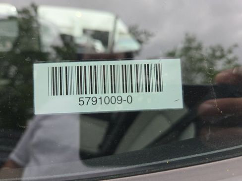 Used 2025 Hyundai Venue SEL image 6