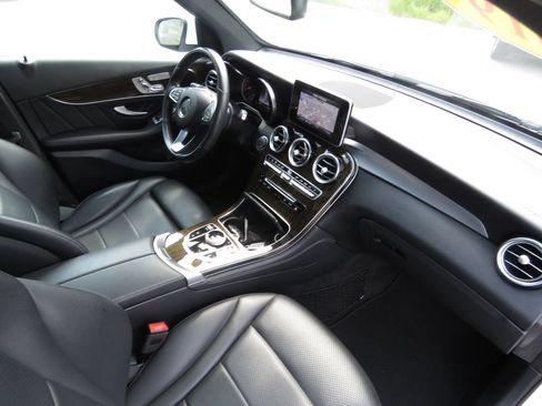 Used 2019 Mercedes-Benz GLC 300 4MATIC image 14