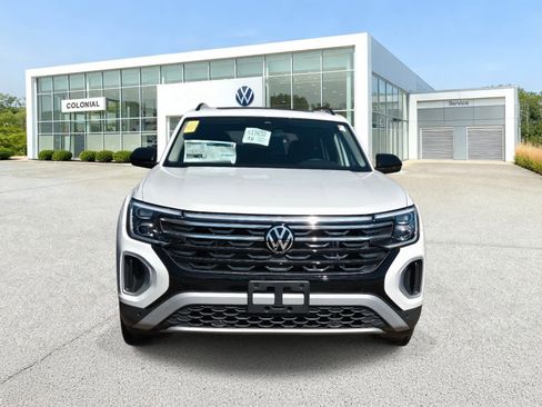 New 2026 Volkswagen Atlas Peak Edition AWD/4WD image 2