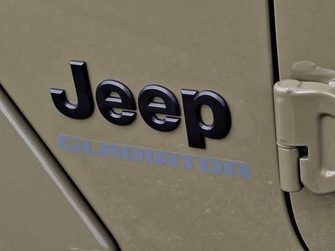 Used 2026 Jeep Gladiator Willys AWD/4WD image 24