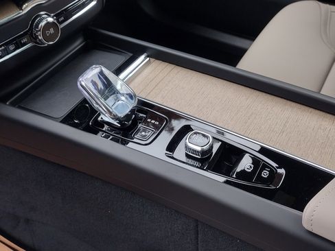 New 2026 Volvo XC60 B5 Plus w/ Climate Package image 16