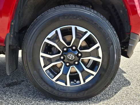 Used 2020 Toyota Tacoma TRD Sport w/ Technology Package AWD/4WD image 10