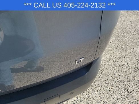 Used 2021 Chevrolet Traverse LT image 14