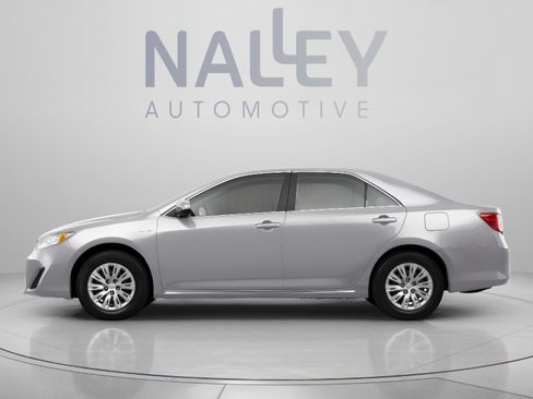 Used 2014 Toyota Camry XLE FWD image 2