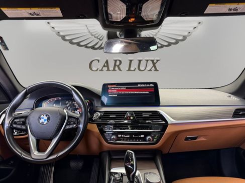Used 2021 BMW 530i w/ Premium Package RWD image 11