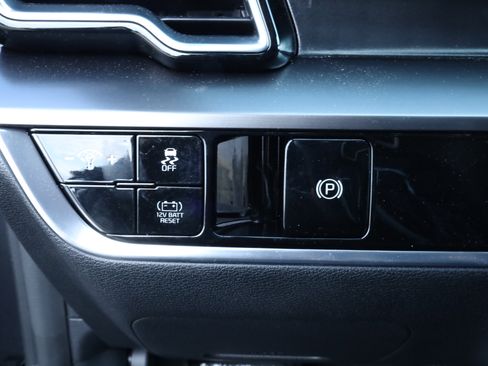 Used 2025 Kia Sportage EX image 33