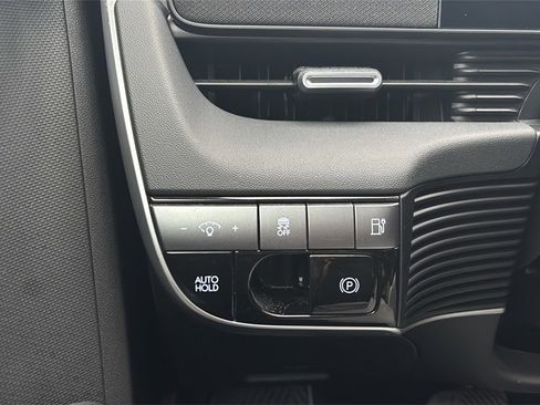 Certified 2025 Hyundai Ioniq 5 SE image 25