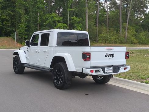 Used 2021 Jeep Gladiator Overland AWD/4WD image 11