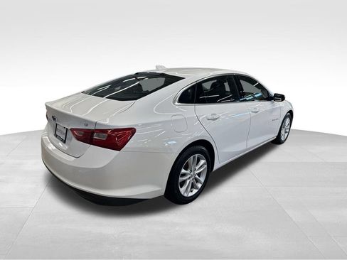 Used 2017 Chevrolet Malibu LT FWD image 34