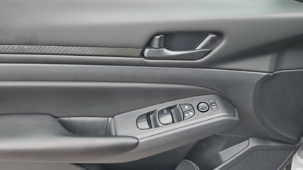 Certified 2025 Nissan Altima 2.5 S FWD image 3