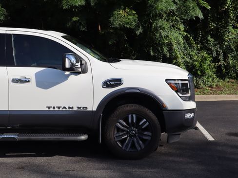 Used 2023 Nissan Titan Platinum Reserve w/ Moonroof Package AWD/4WD image 12