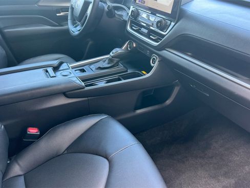 Certified 2025 Toyota Grand Highlander AWD image 18