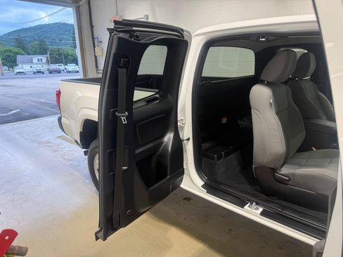 Certified 2023 Toyota Tacoma SR AWD/4WD image 12