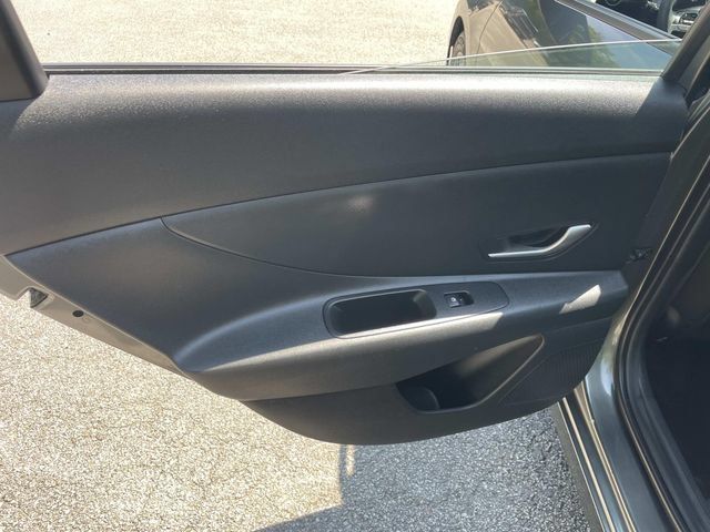 Used 2024 Hyundai Elantra SEL FWD image 16