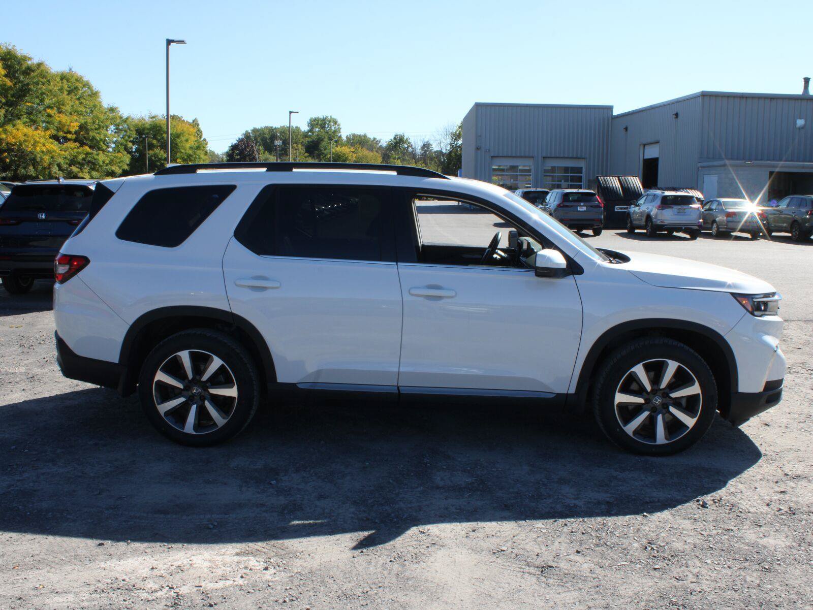 Certified 2024 Honda Pilot Touring image 4