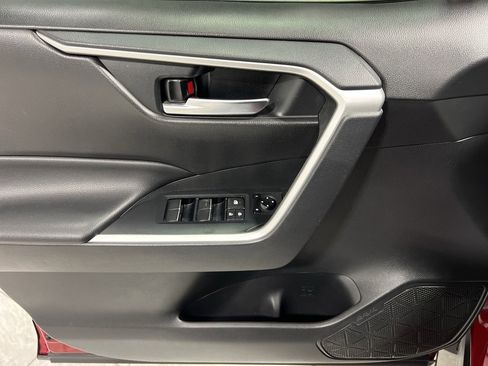 Used 2020 Toyota RAV4 XLE Premium image 20