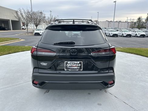 Certified 2024 Toyota Corolla Cross SE image 9